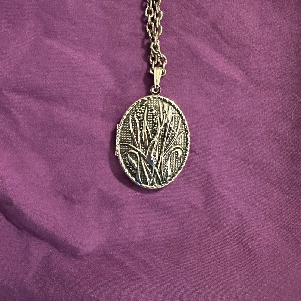 Sarah Coventry Silver Oval Pendant Necklace